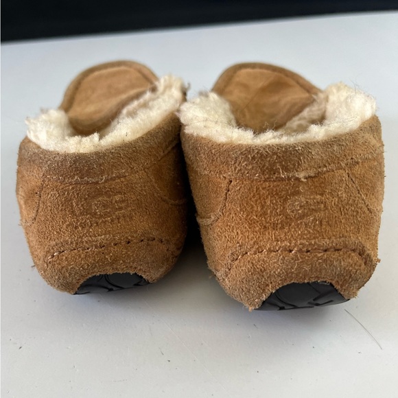 Ugg slippers - Picture 7 of 9